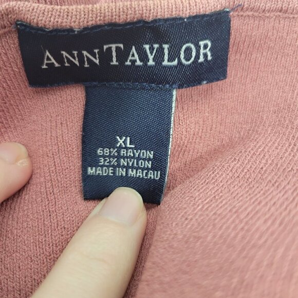 Ann Taylor Women's Ribbed Mauve Color Stretch Sleeveless Sweater in a Size XL - Picture 10 of 11